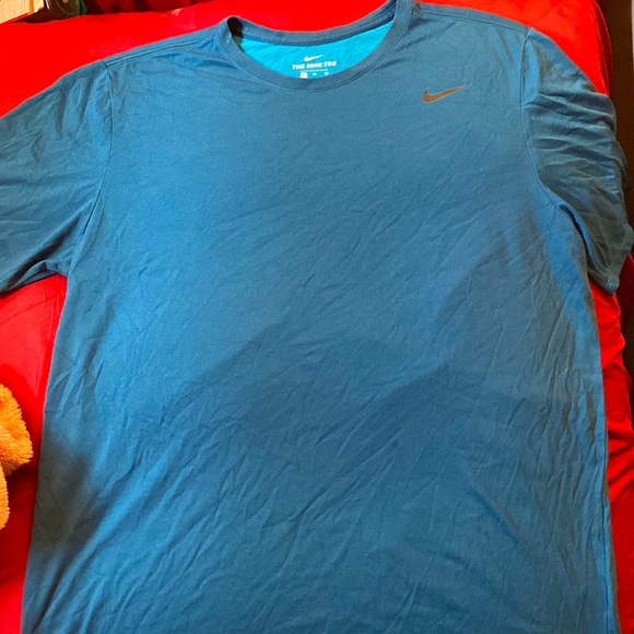 Nike shirt - Picture 1 of 4